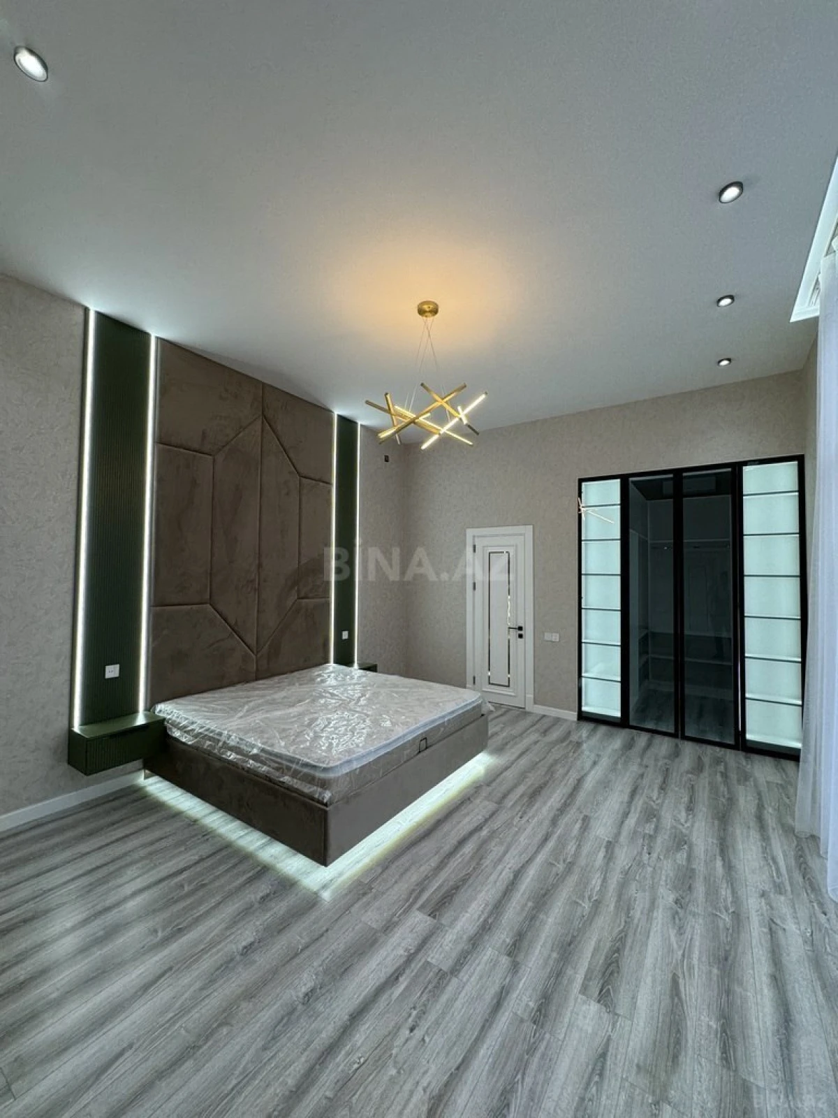 Satılır 5 otaqlı həyət evi 225 m²