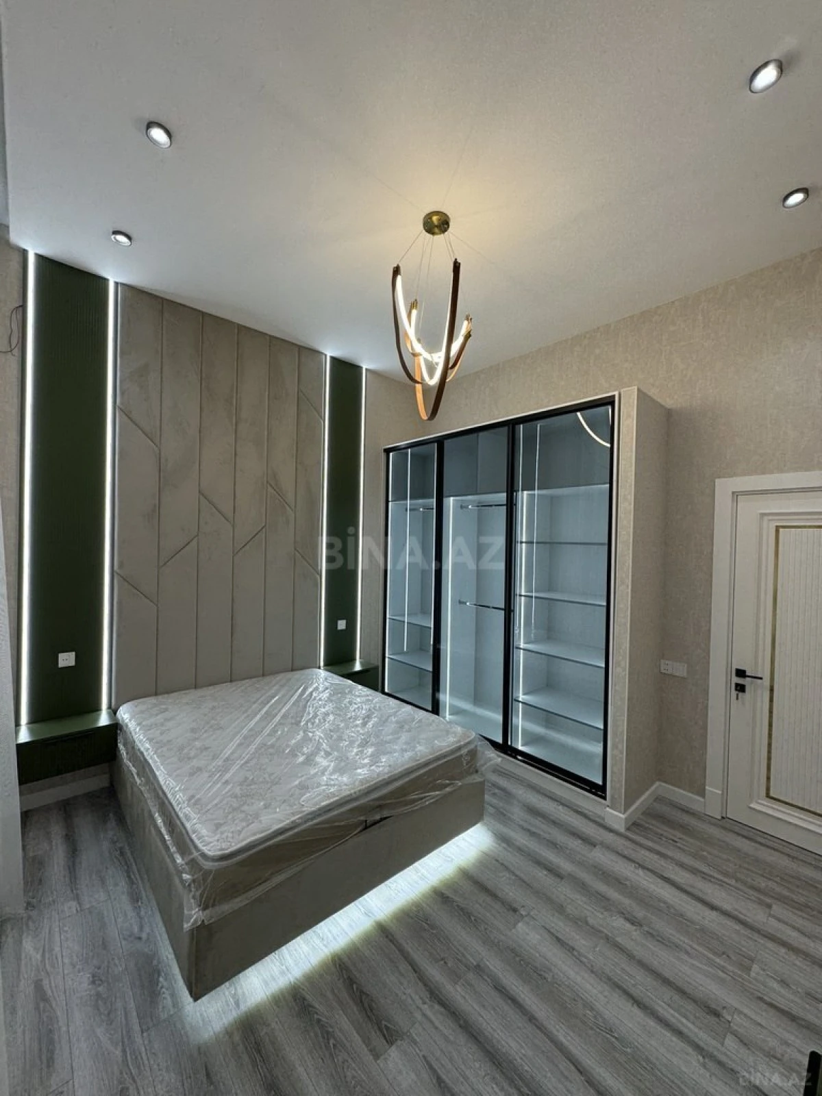 Satılır 5 otaqlı həyət evi 225 m²