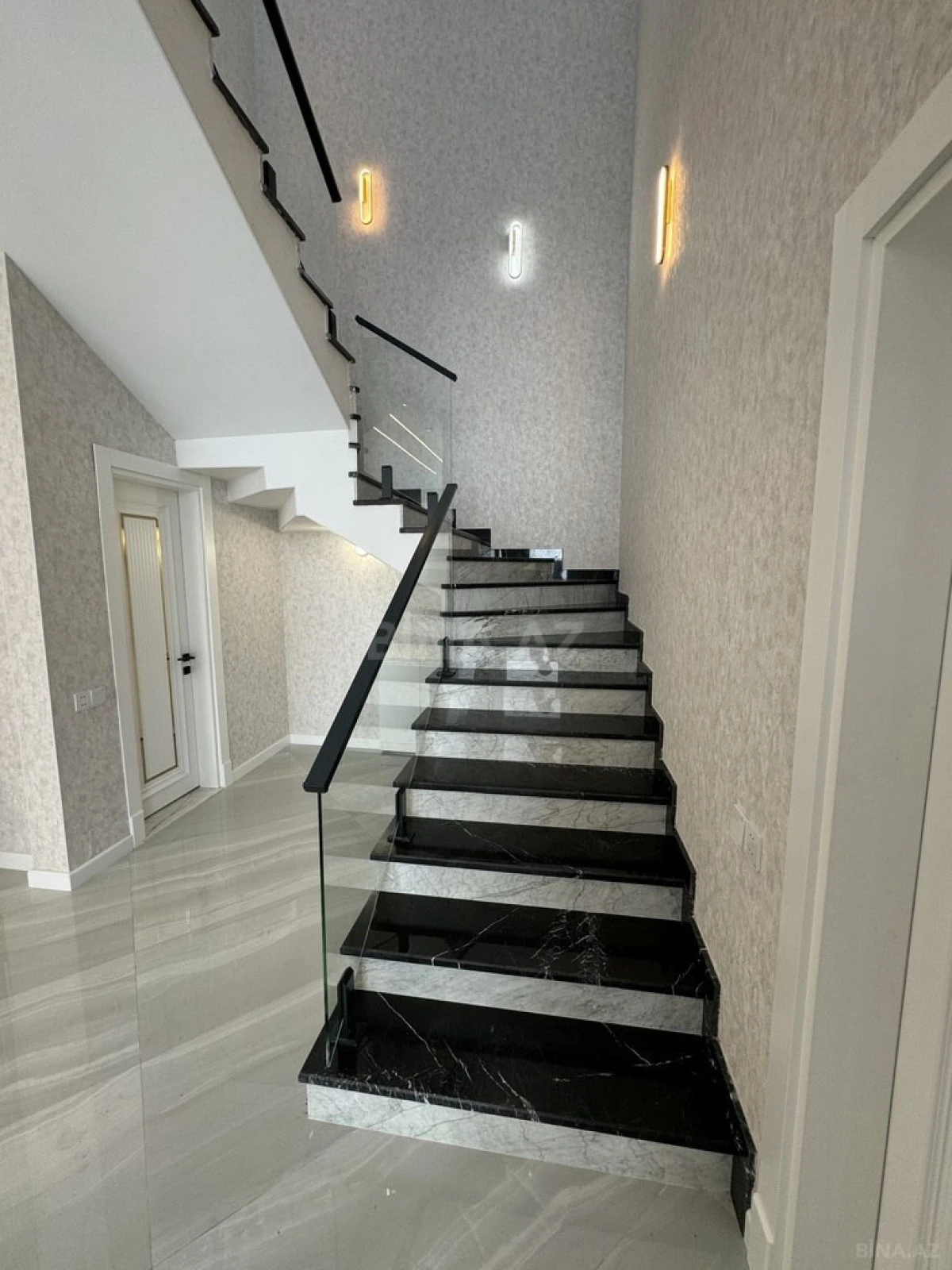 Satılır 5 otaqlı həyət evi 225 m²