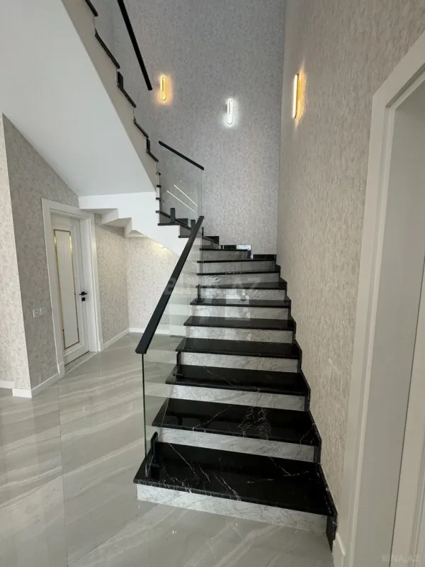 Satılır 5 otaqlı həyət evi 225 m²