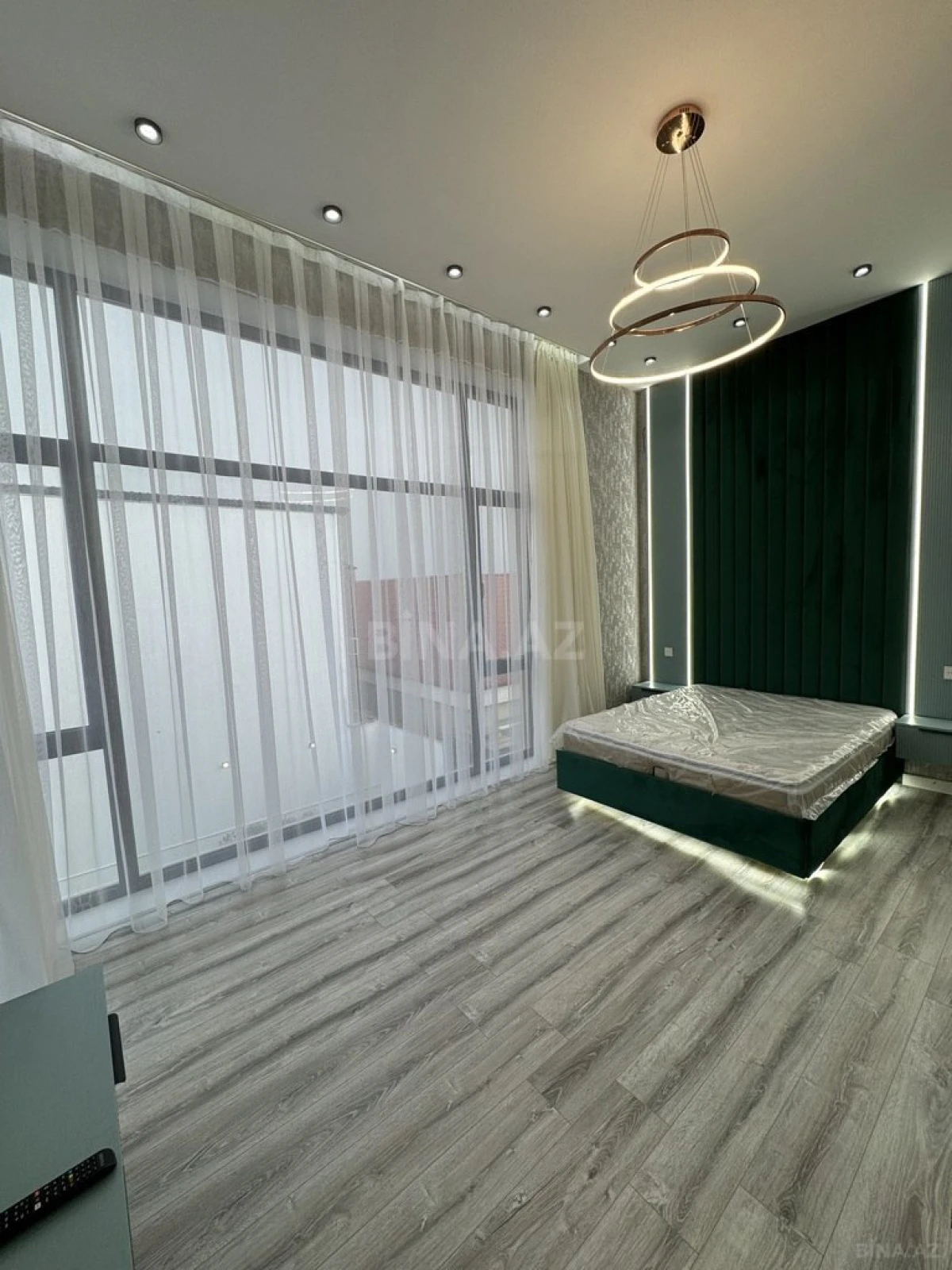 Satılır 5 otaqlı həyət evi 225 m²