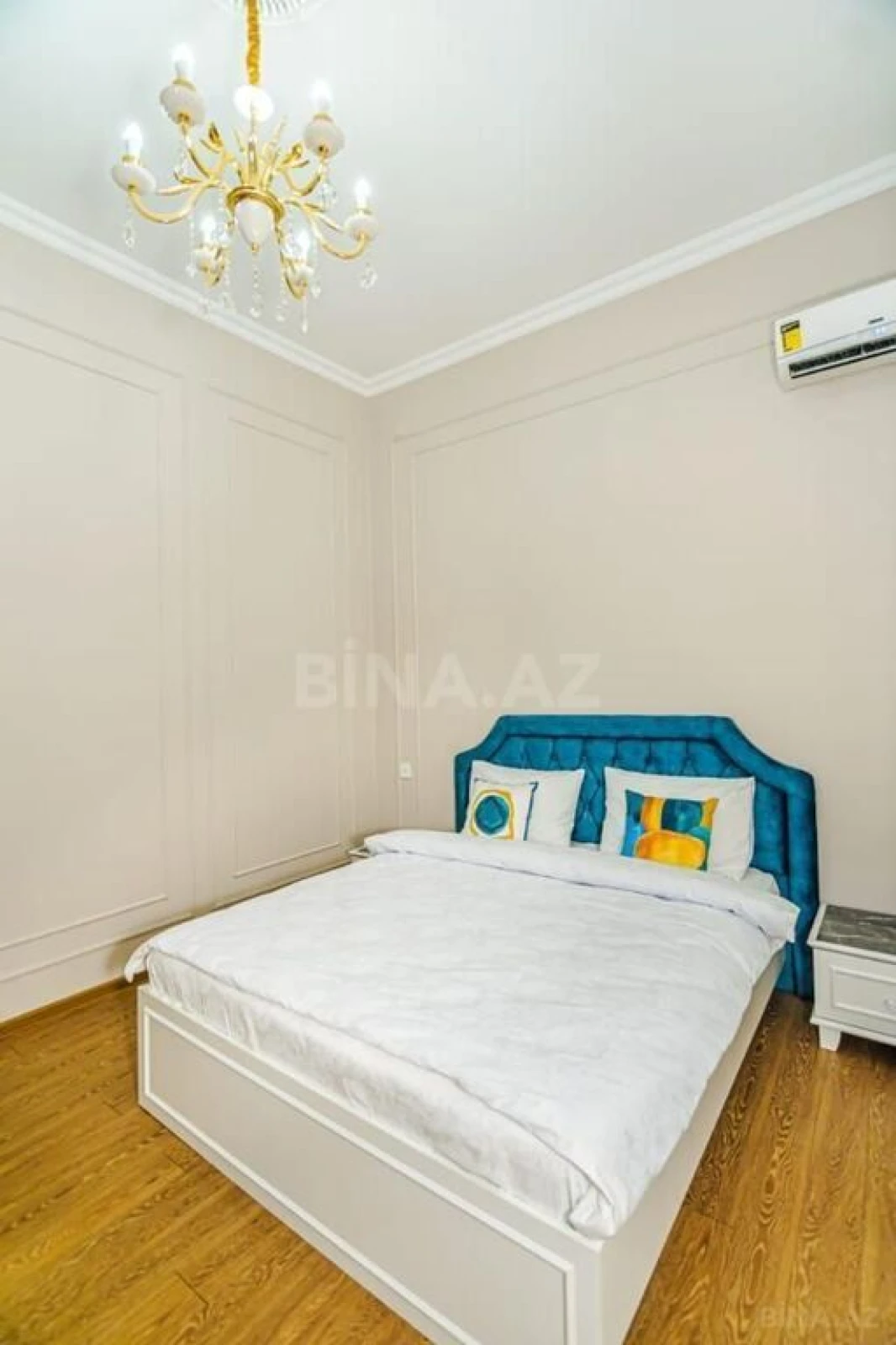 Satılır 5 otaqlı mənzil 180 m²