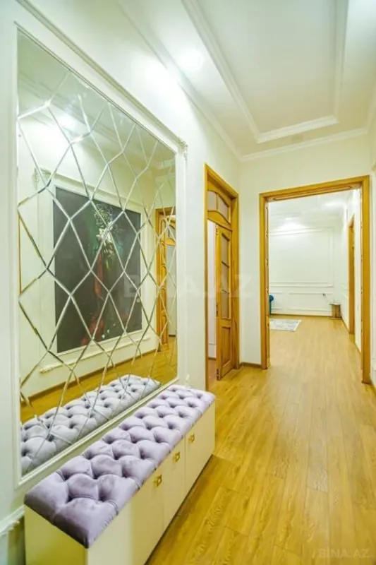 Satılır 5 otaqlı mənzil 180 m²