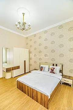Satılır 5 otaqlı mənzil 180 m²
