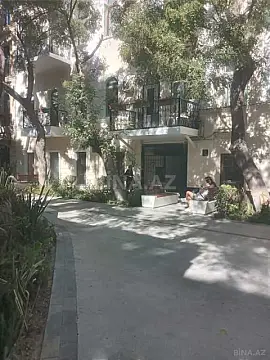 Satılır 5 otaqlı mənzil 180 m²