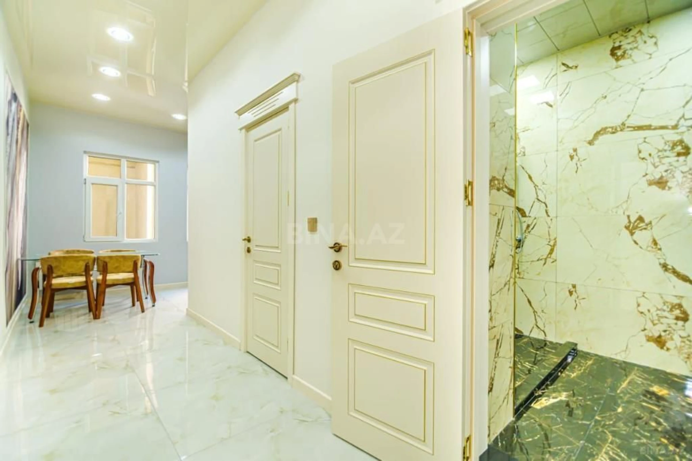 Satılır 5 otaqlı mənzil 180 m²