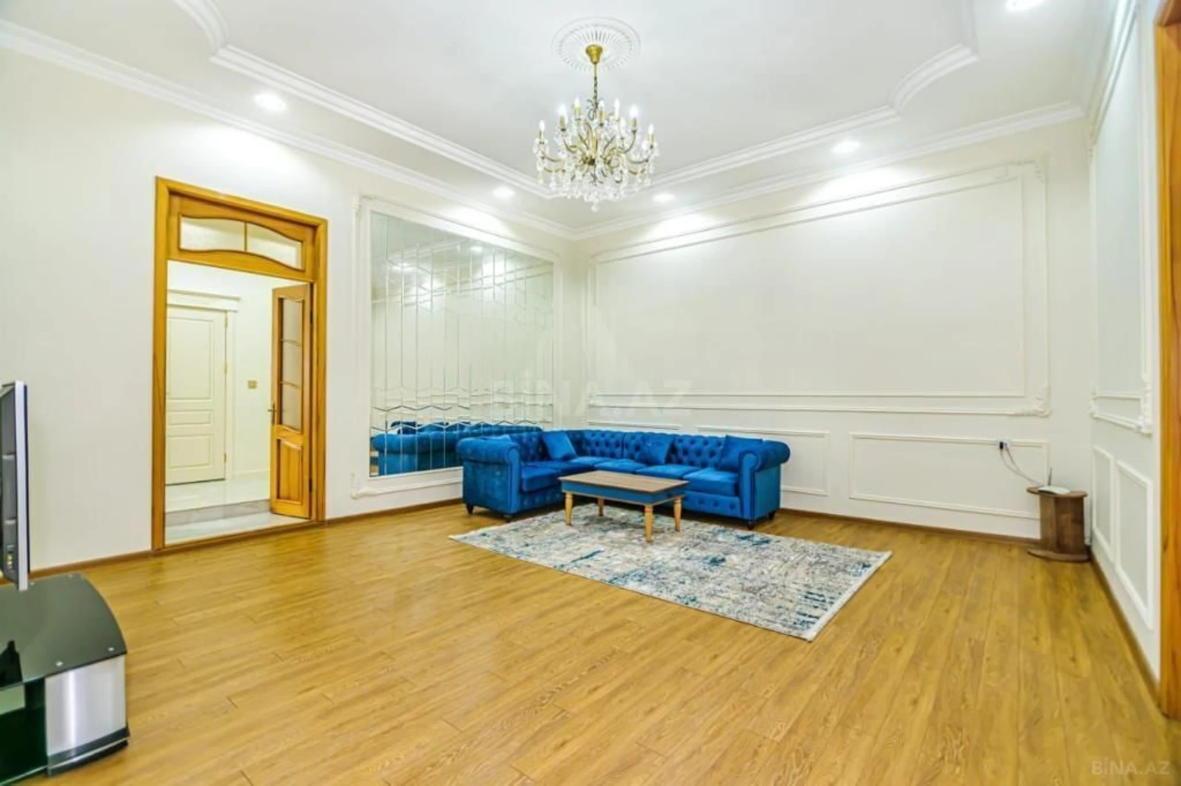 Satılır 5 otaqlı mənzil 180 m²