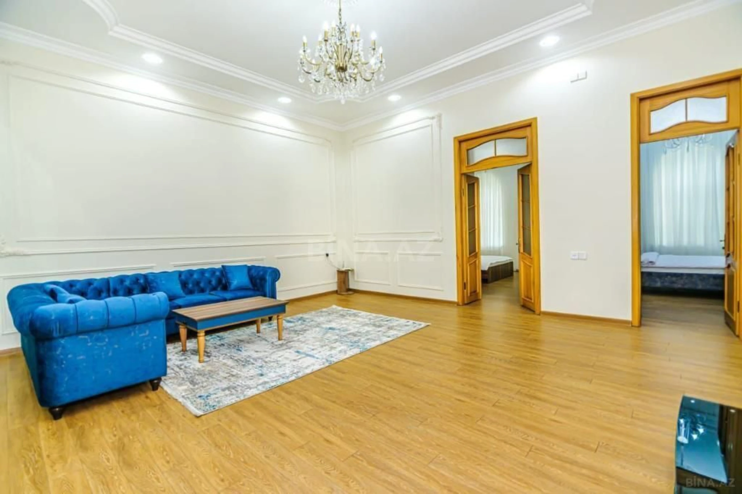 Satılır 5 otaqlı mənzil 180 m²