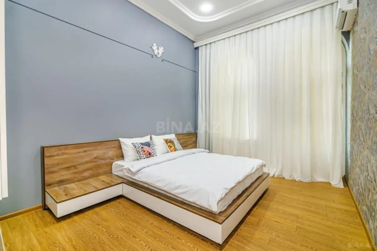 Satılır 5 otaqlı mənzil 180 m²