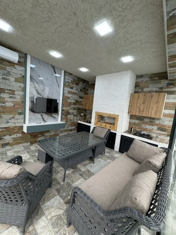 Satılır 5 otaqlı həyət evi 280 m²