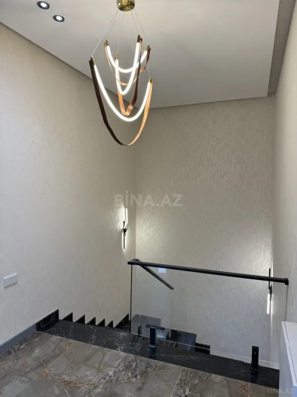 Satılır 5 otaqlı həyət evi 280 m²