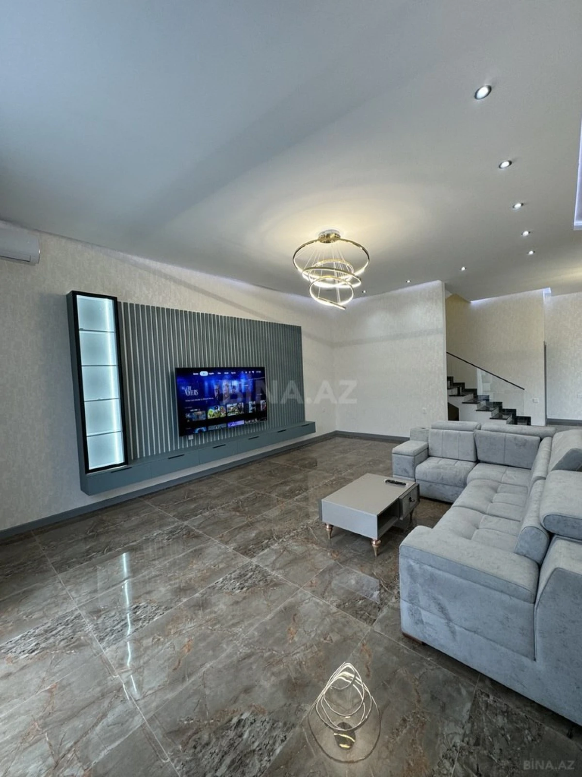Satılır 5 otaqlı həyət evi 280 m²