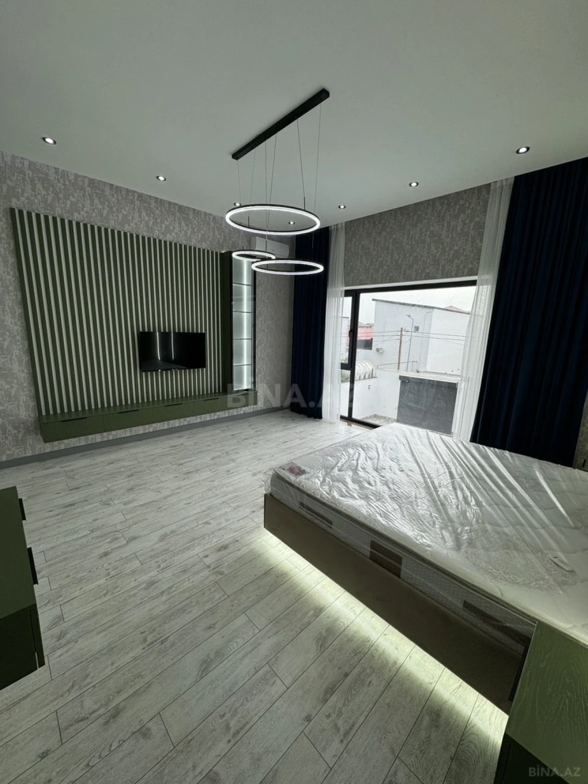 Satılır 5 otaqlı həyət evi 280 m²