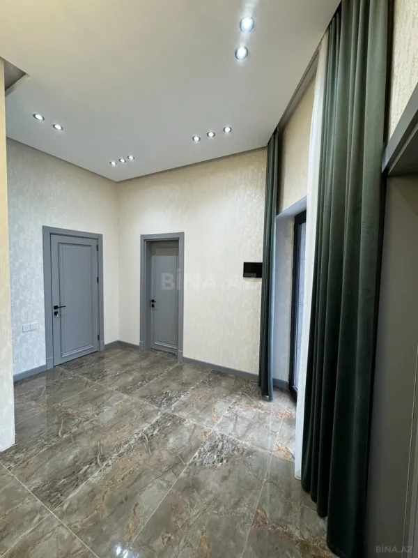 Satılır 5 otaqlı həyət evi 280 m²