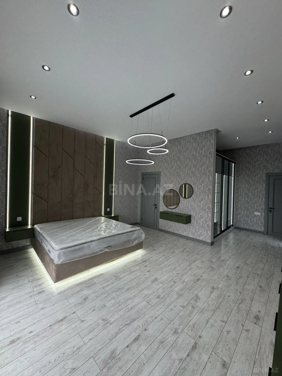 Satılır 5 otaqlı həyət evi 280 m²