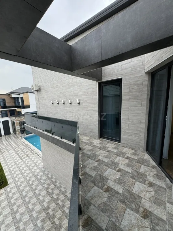 Satılır 5 otaqlı həyət evi 280 m²