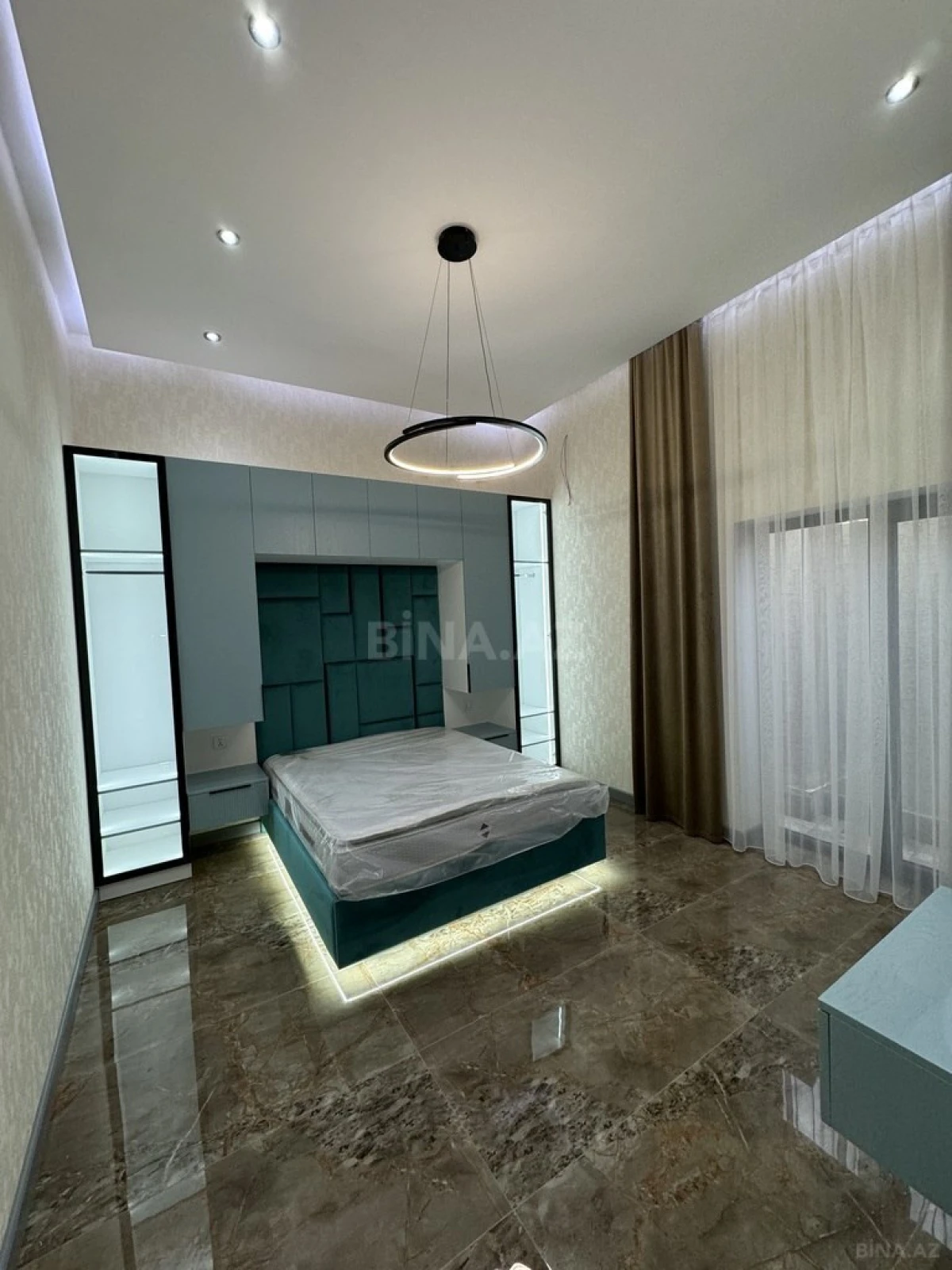 Satılır 5 otaqlı həyət evi 280 m²