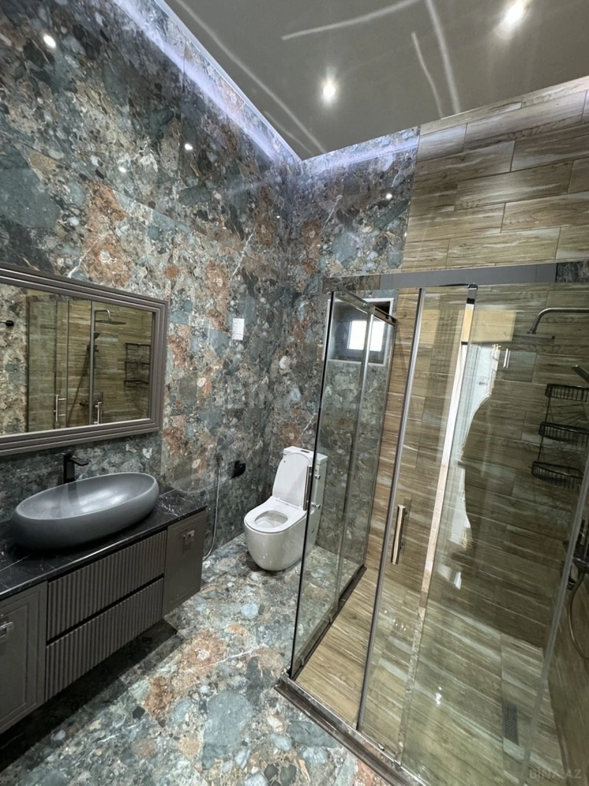 Satılır 5 otaqlı həyət evi 280 m²