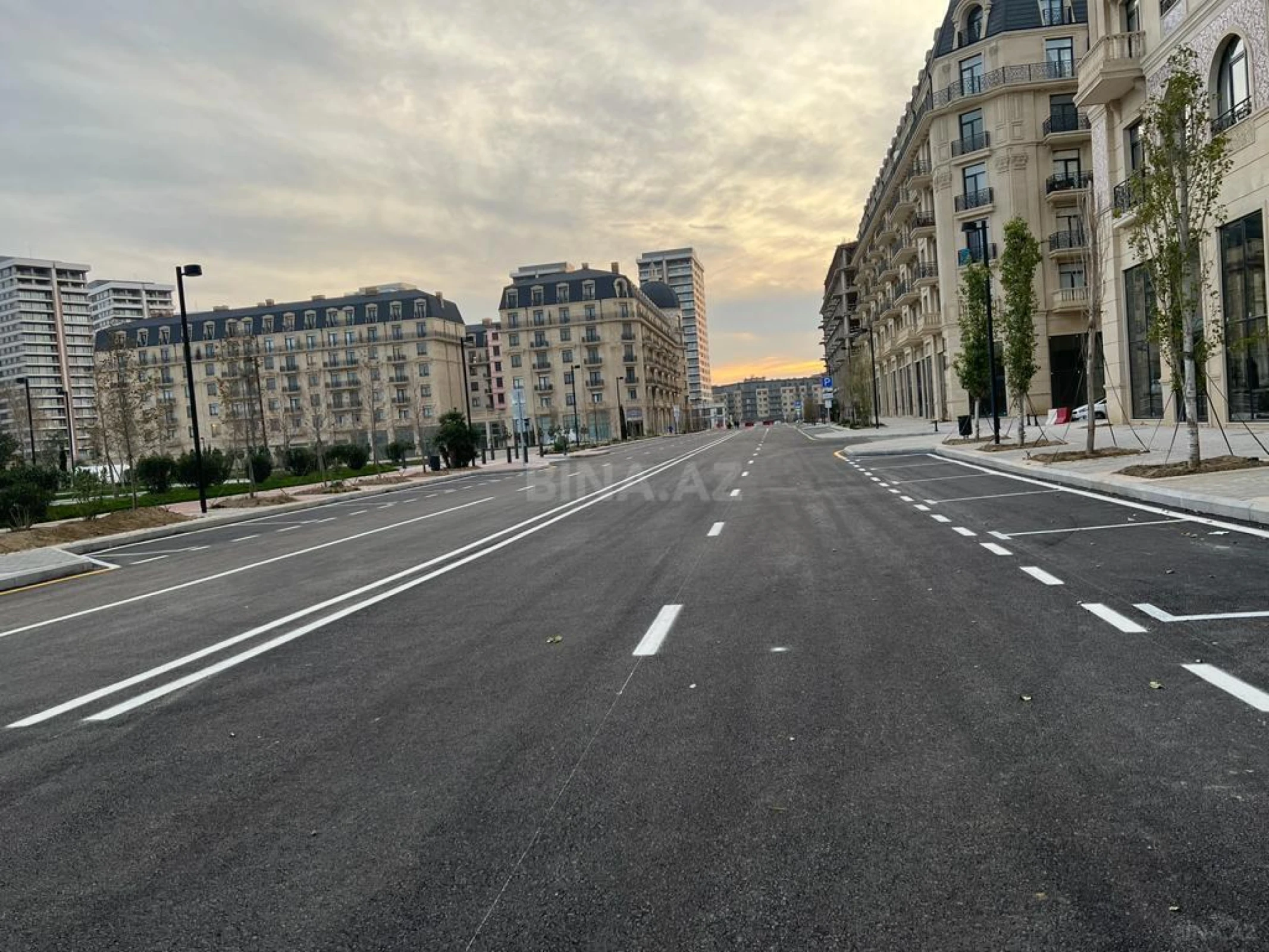 Satılır 4 otaqlı mənzil 195 m²