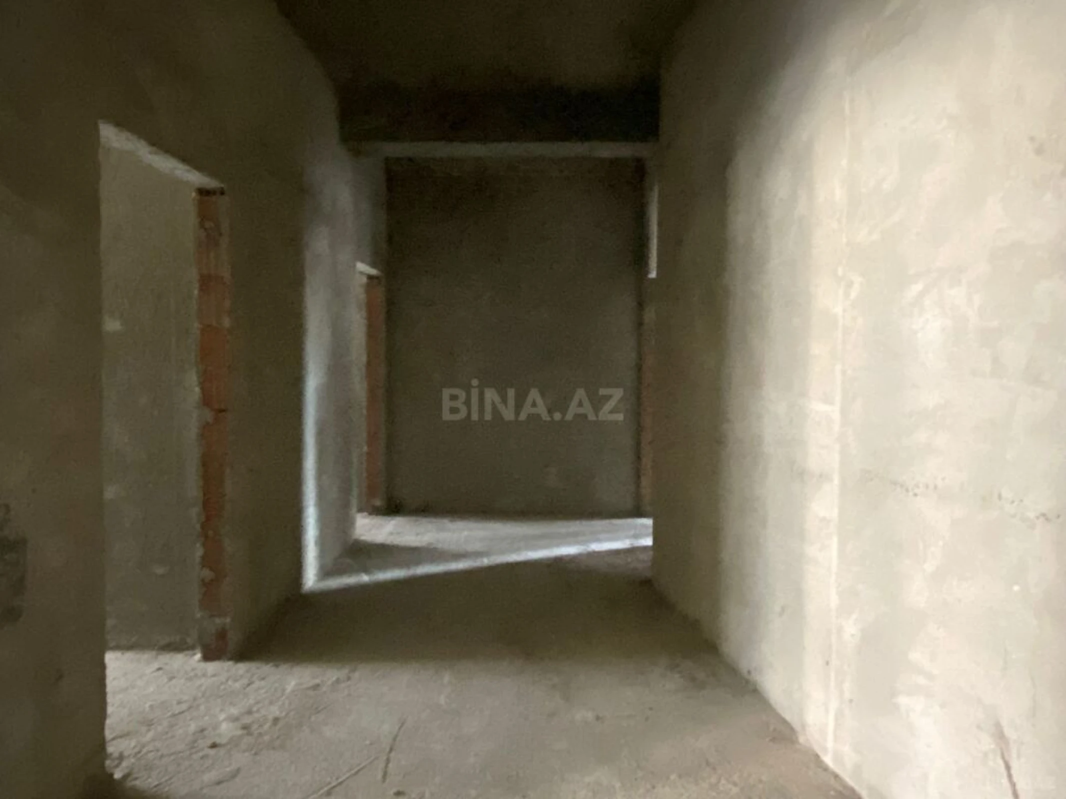 Satılır 4 otaqlı mənzil 195 m²