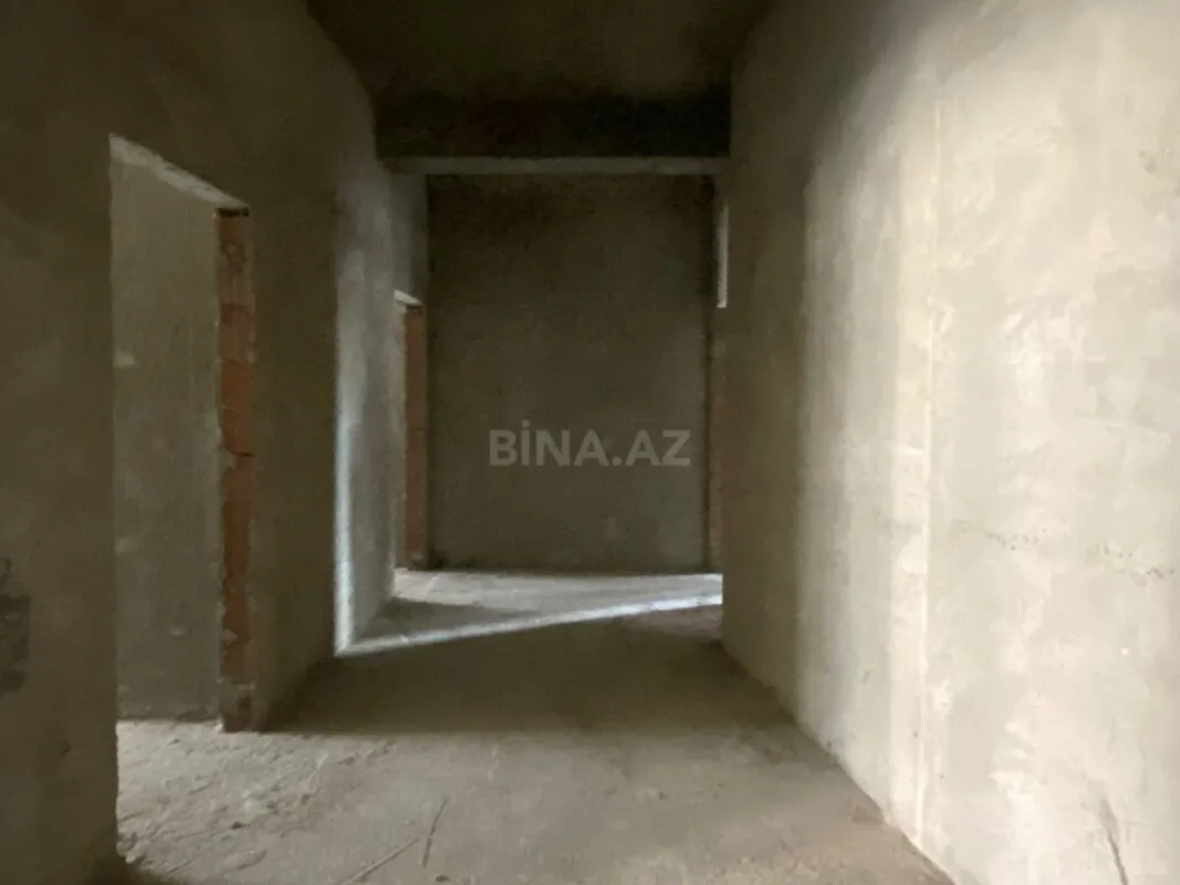 Satılır 4 otaqlı mənzil 195 m²