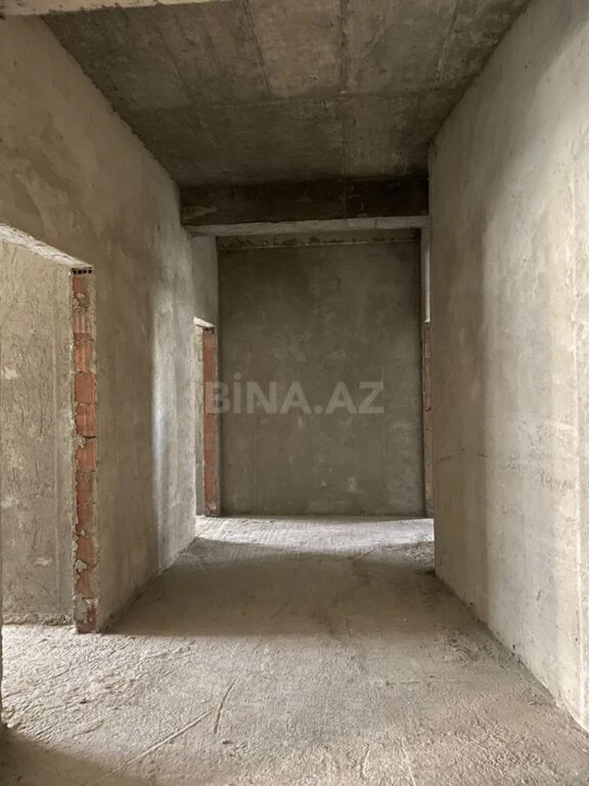 Satılır 4 otaqlı mənzil 195 m²