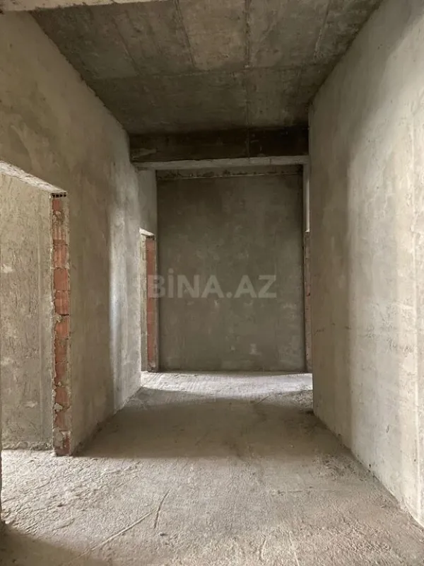 Satılır 4 otaqlı mənzil 195 m²