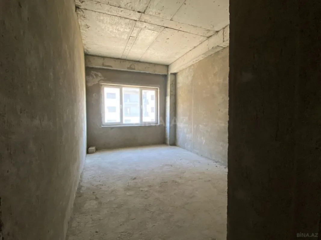 Satılır 4 otaqlı mənzil 195 m²