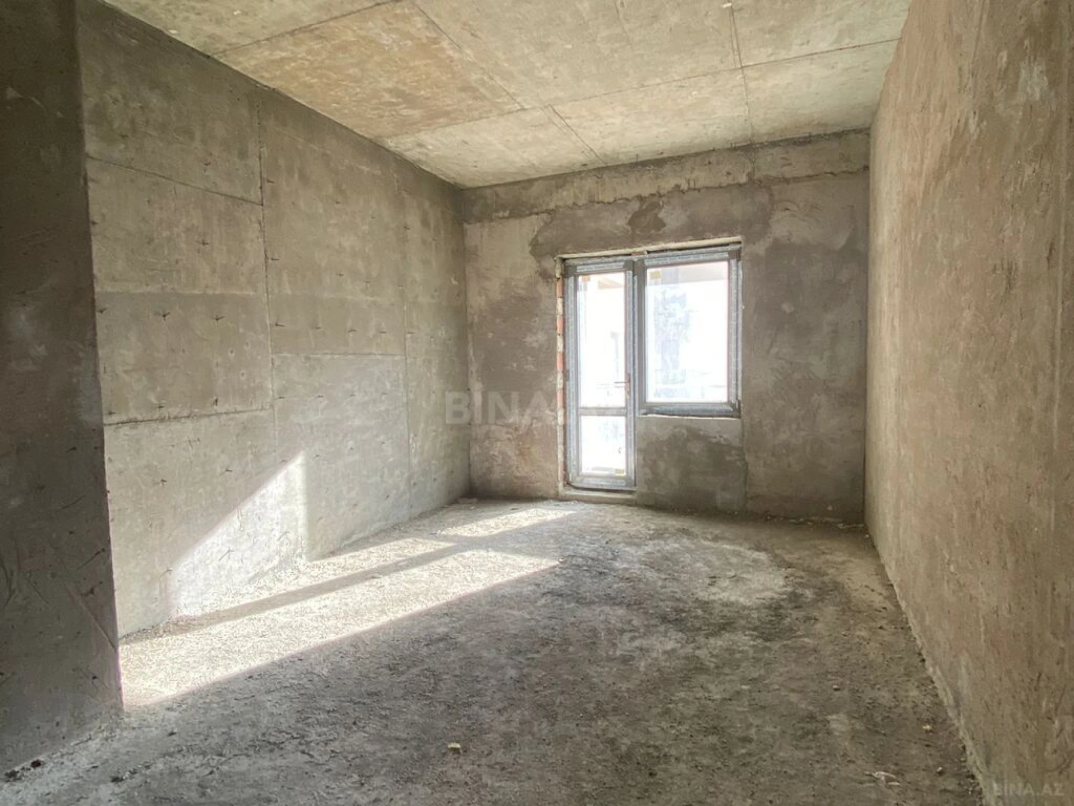 Satılır 4 otaqlı mənzil 195 m²