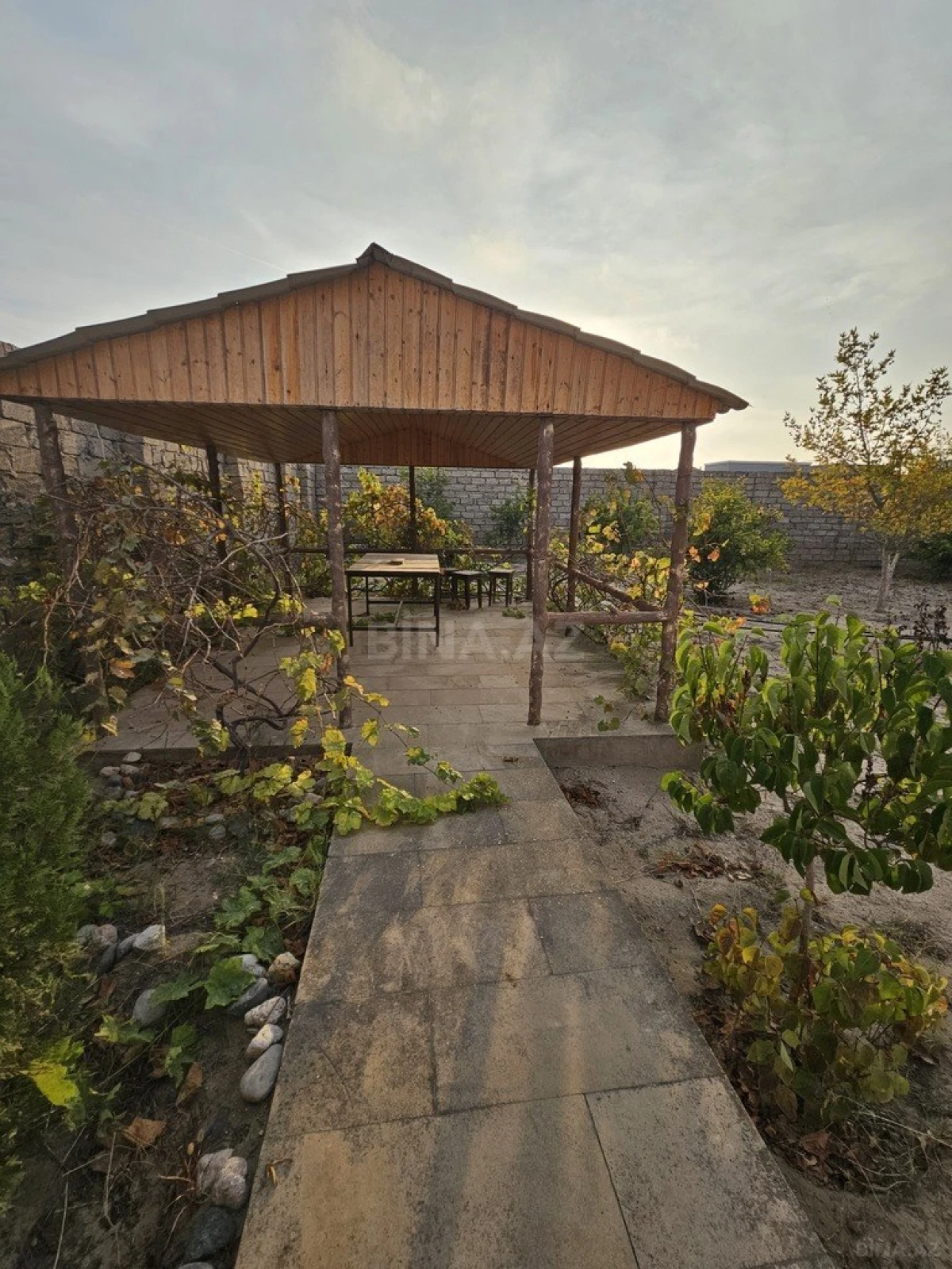 Satılır 6 otaqlı həyət evi 320 m²