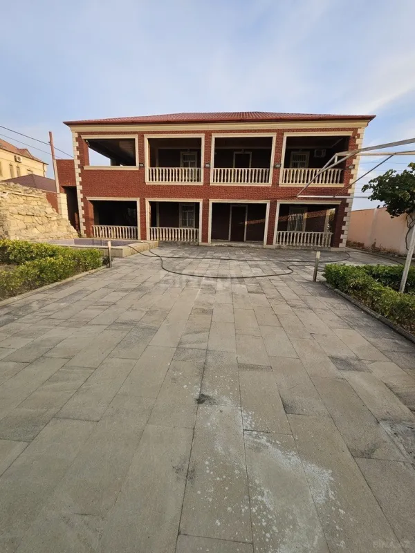 Satılır 6 otaqlı həyət evi 320 m²