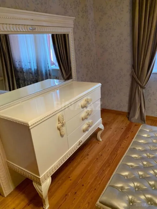 Kirayə verilir 6 otaqlı həyət evi 400 m²