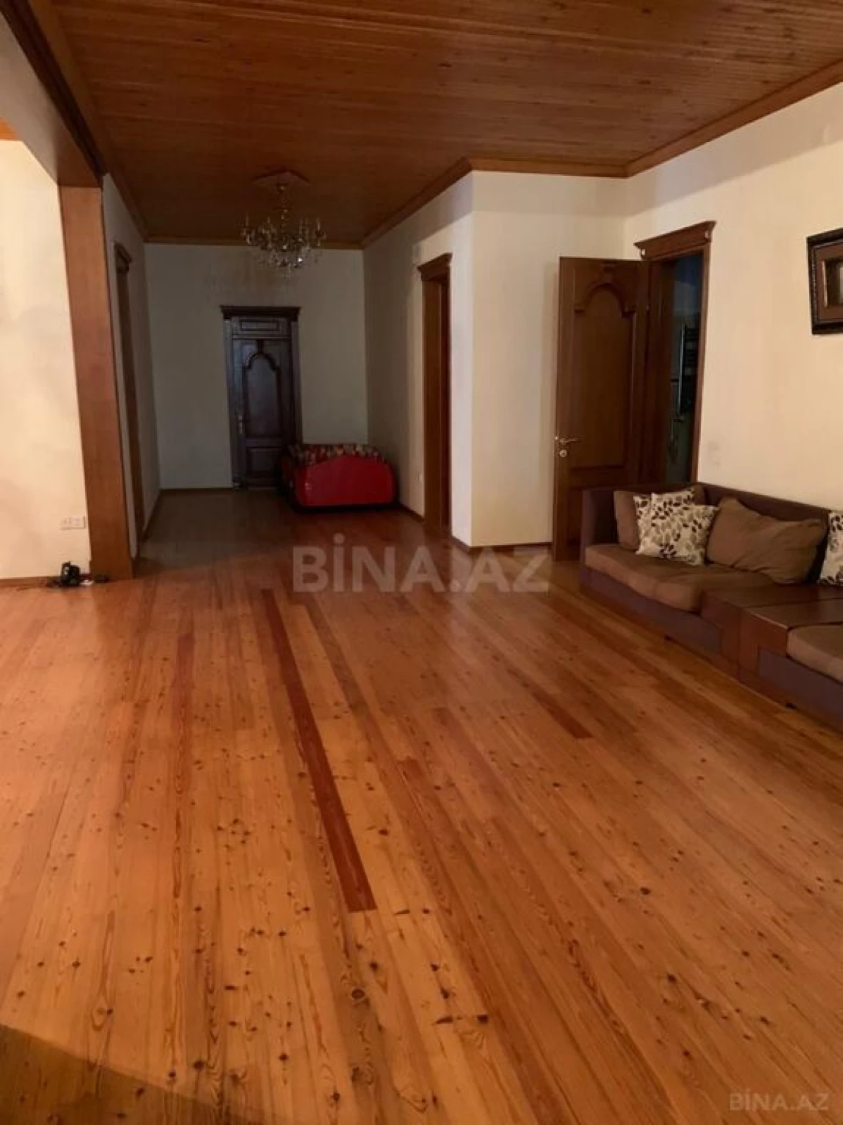 Kirayə verilir 6 otaqlı həyət evi 400 m²