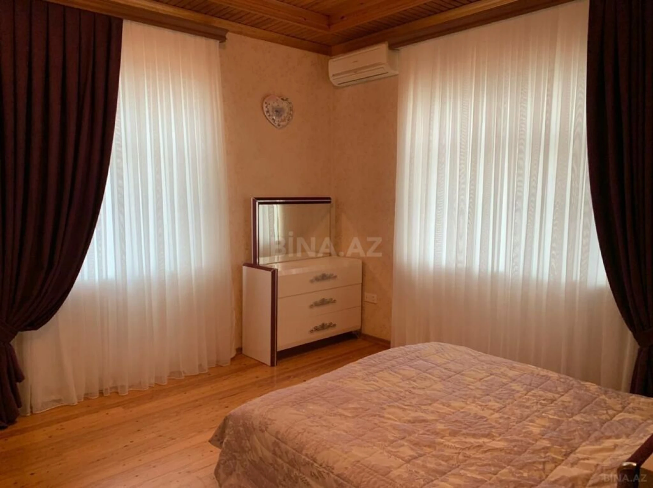 Kirayə verilir 6 otaqlı həyət evi 400 m²