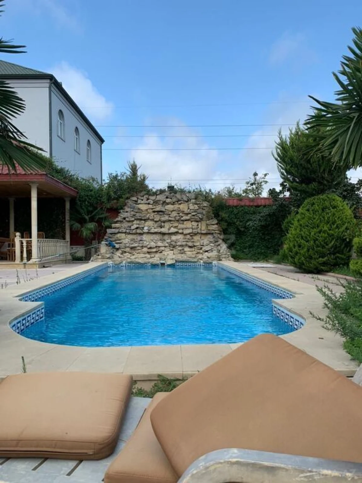 Kirayə verilir 6 otaqlı həyət evi 400 m²