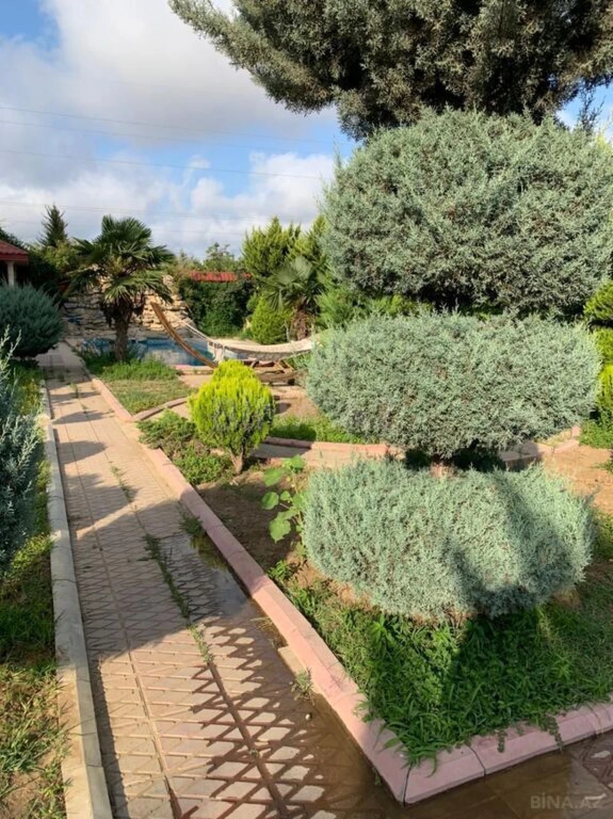 Kirayə verilir 6 otaqlı həyət evi 400 m²