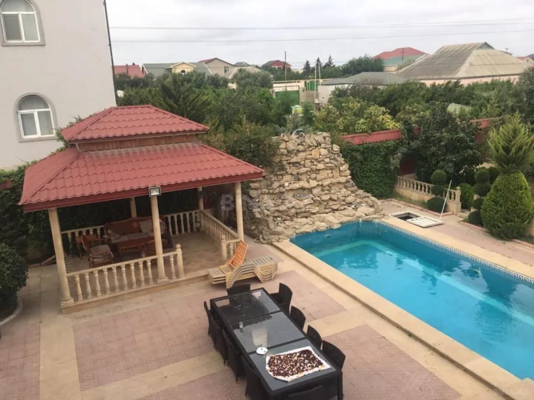 Kirayə verilir 6 otaqlı həyət evi 400 m²