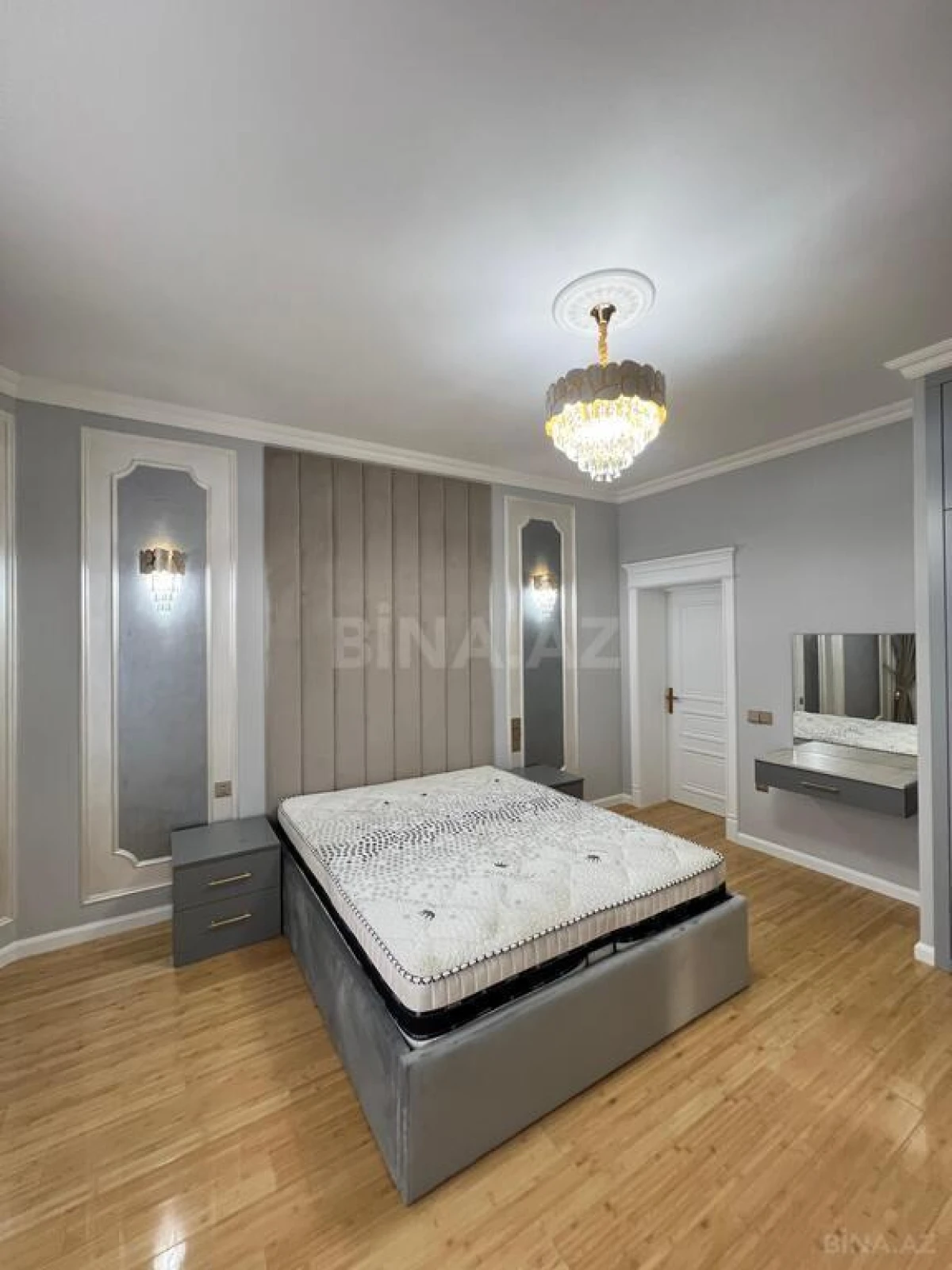 Satılır 4 otaqlı mənzil 210 m²