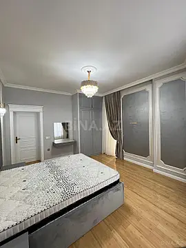 Satılır 4 otaqlı mənzil 210 m²