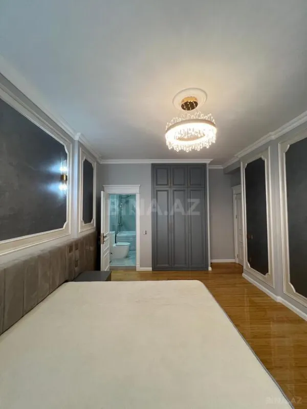 Satılır 4 otaqlı mənzil 210 m²