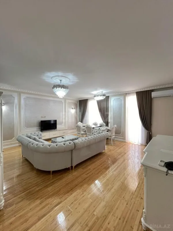 Satılır 4 otaqlı mənzil 210 m²