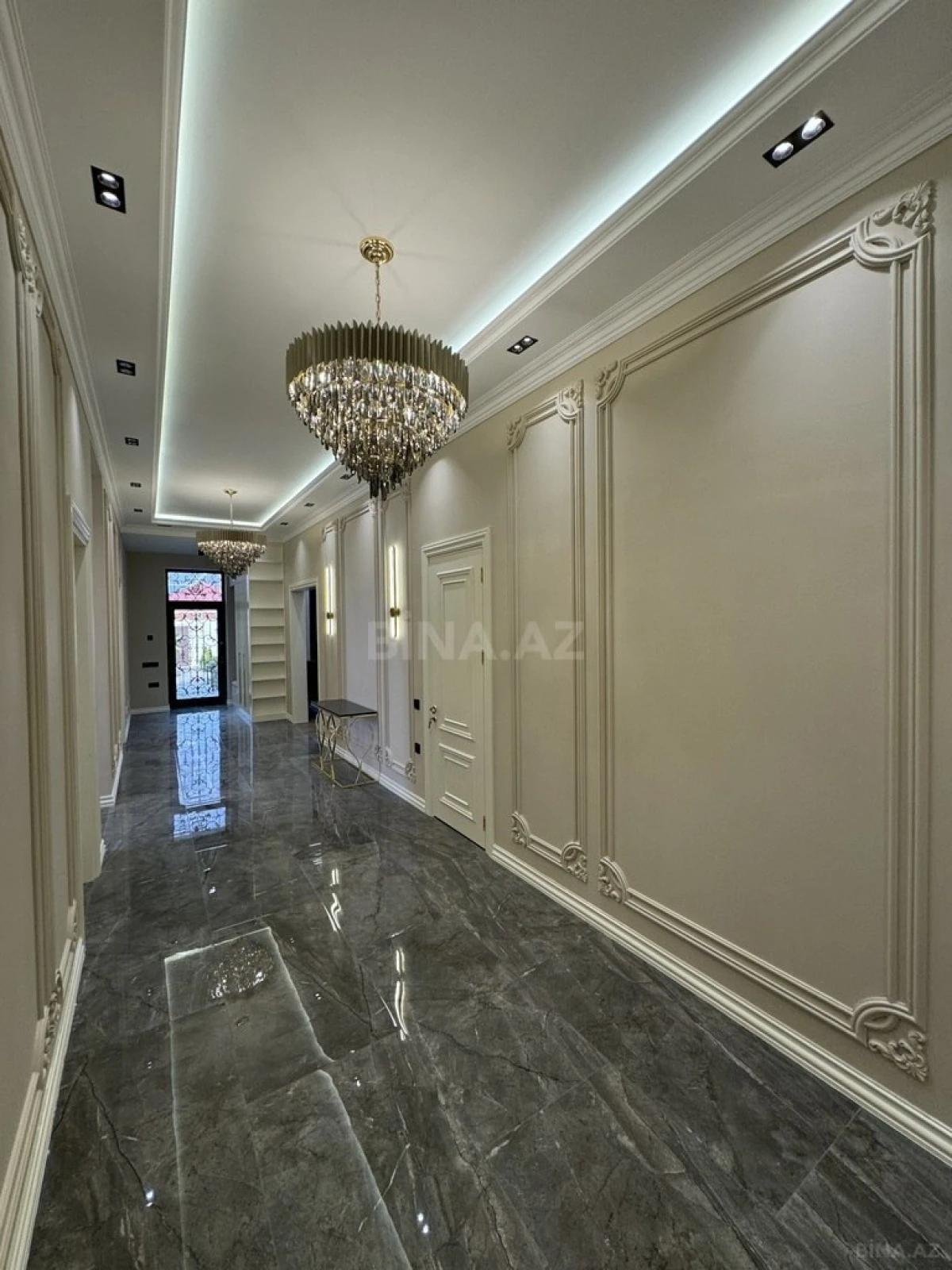 Satılır 8 otaqlı həyət evi 440 m²