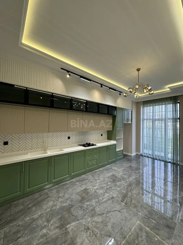 Satılır 8 otaqlı həyət evi 440 m²