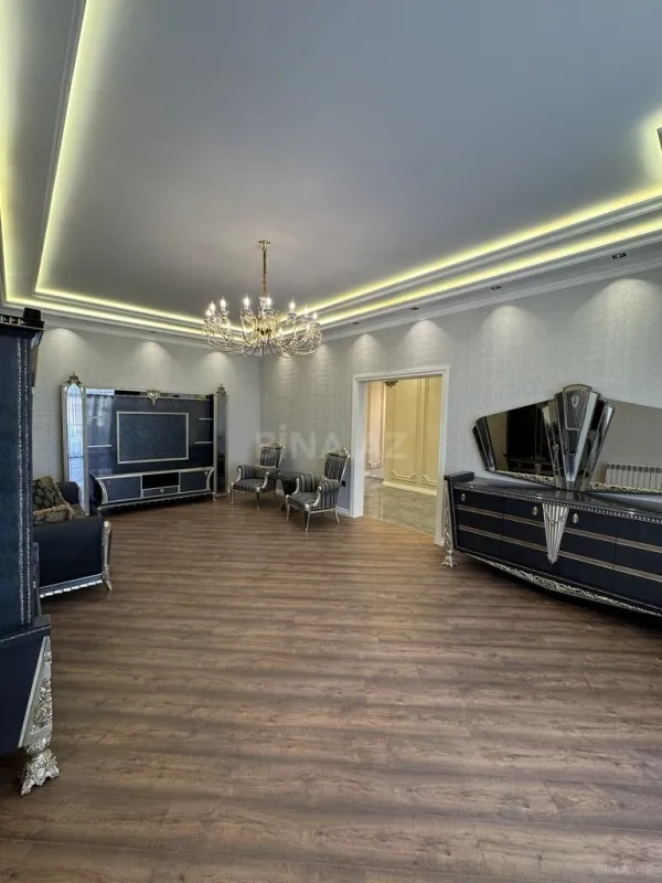 Satılır 8 otaqlı həyət evi 440 m²