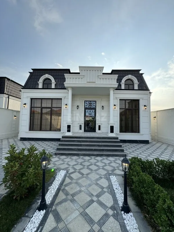 Satılır 8 otaqlı həyət evi 440 m²