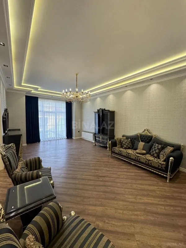 Satılır 8 otaqlı həyət evi 440 m²