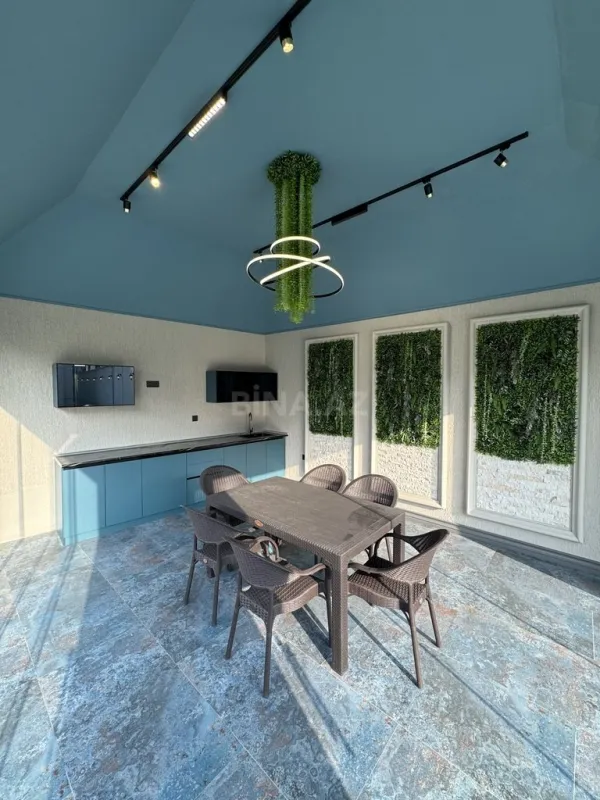 Satılır 8 otaqlı həyət evi 440 m²