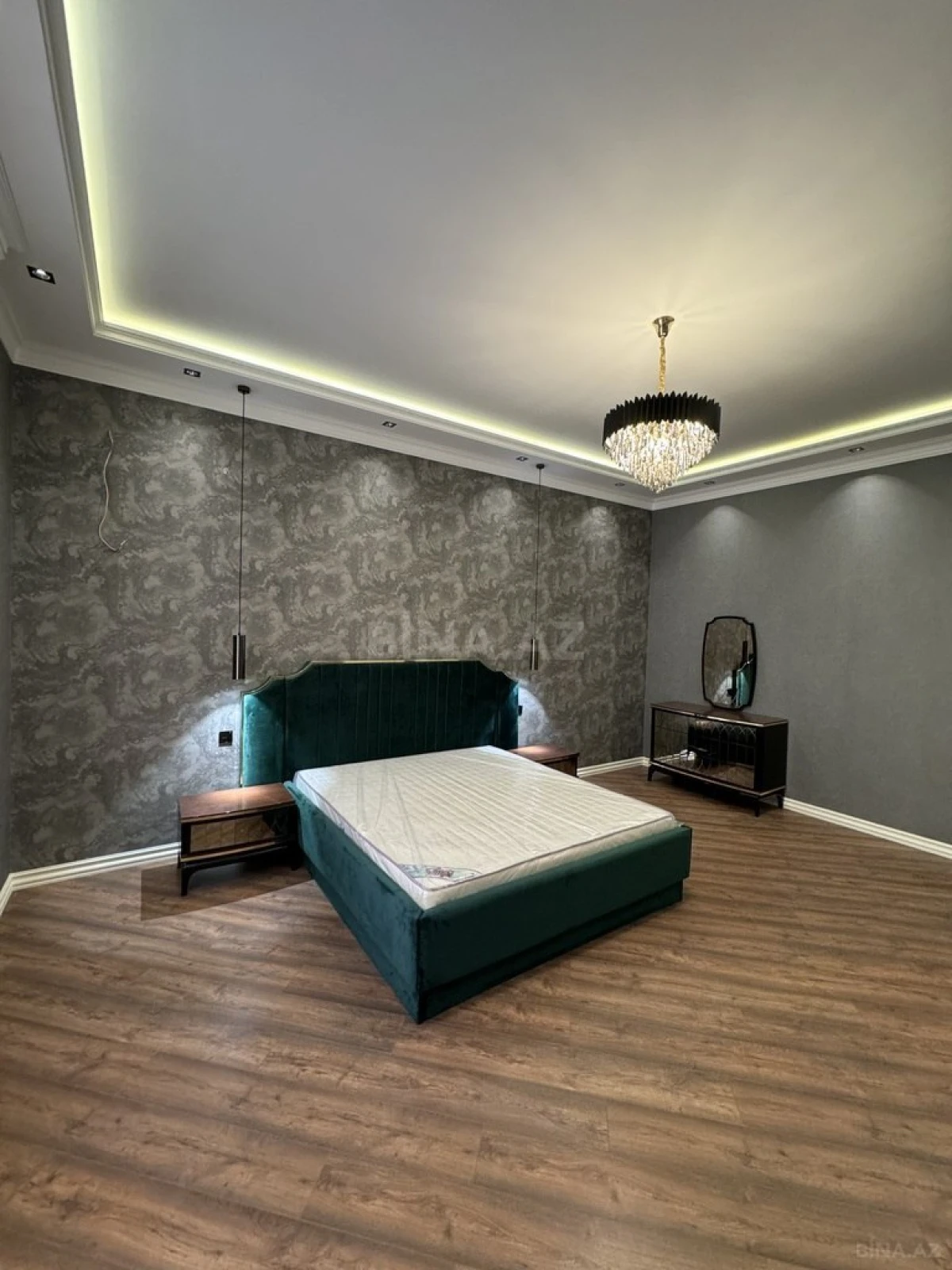 Satılır 8 otaqlı həyət evi 440 m²