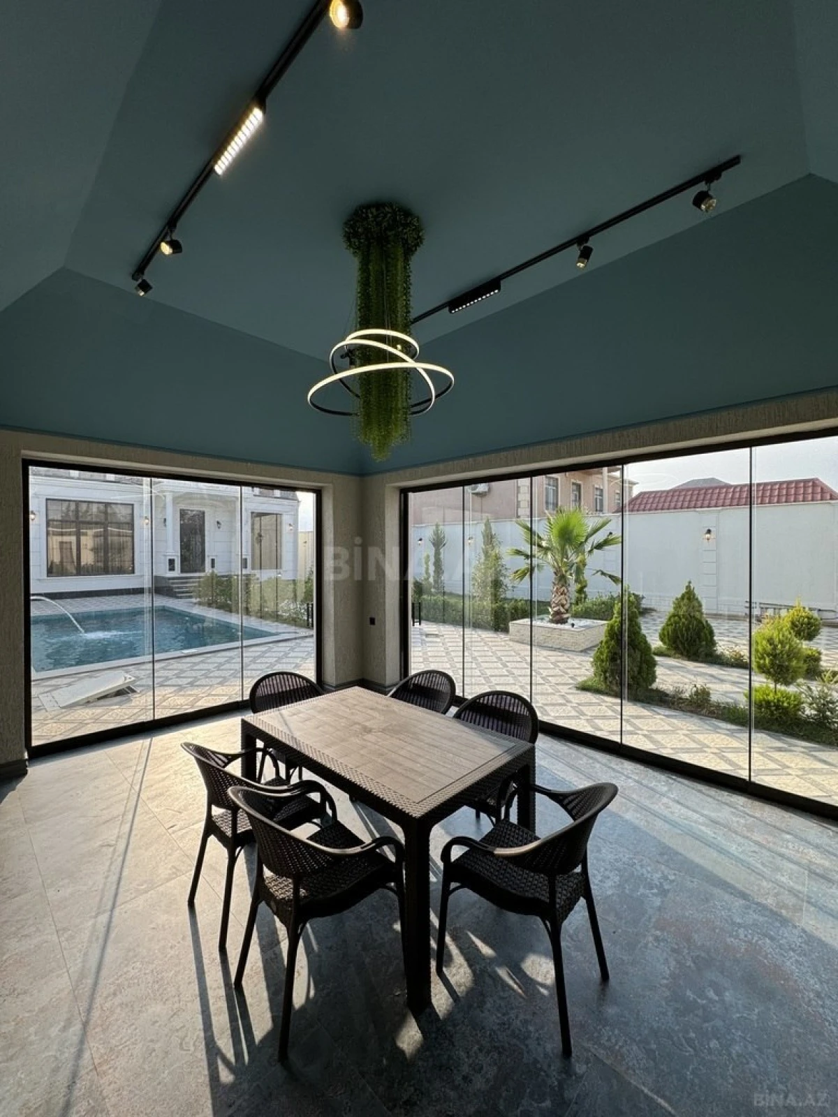 Satılır 8 otaqlı həyət evi 440 m²