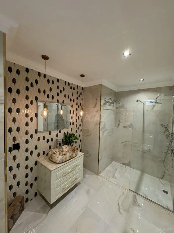 Satılır 8 otaqlı həyət evi 440 m²